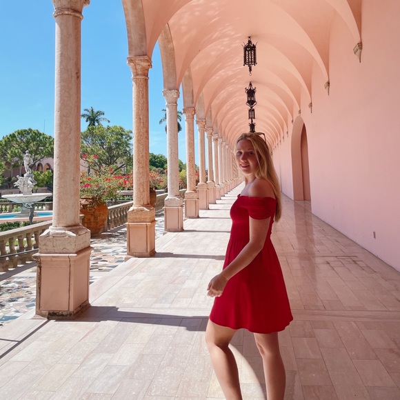 Meet your Posher, Kat - Picture 3 of 10